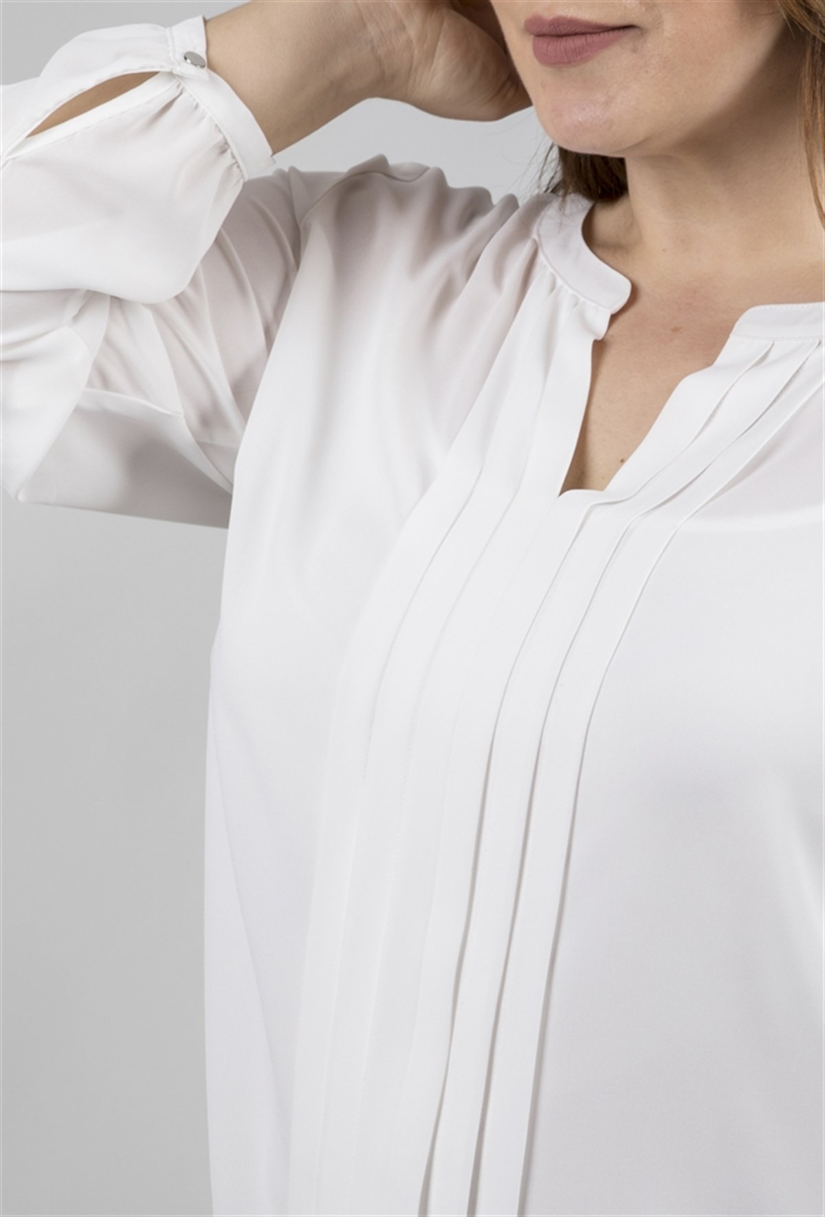 Uzun Kollu Önü Pile Detaylı Beyaz Krep BluzMYLINE23470-m