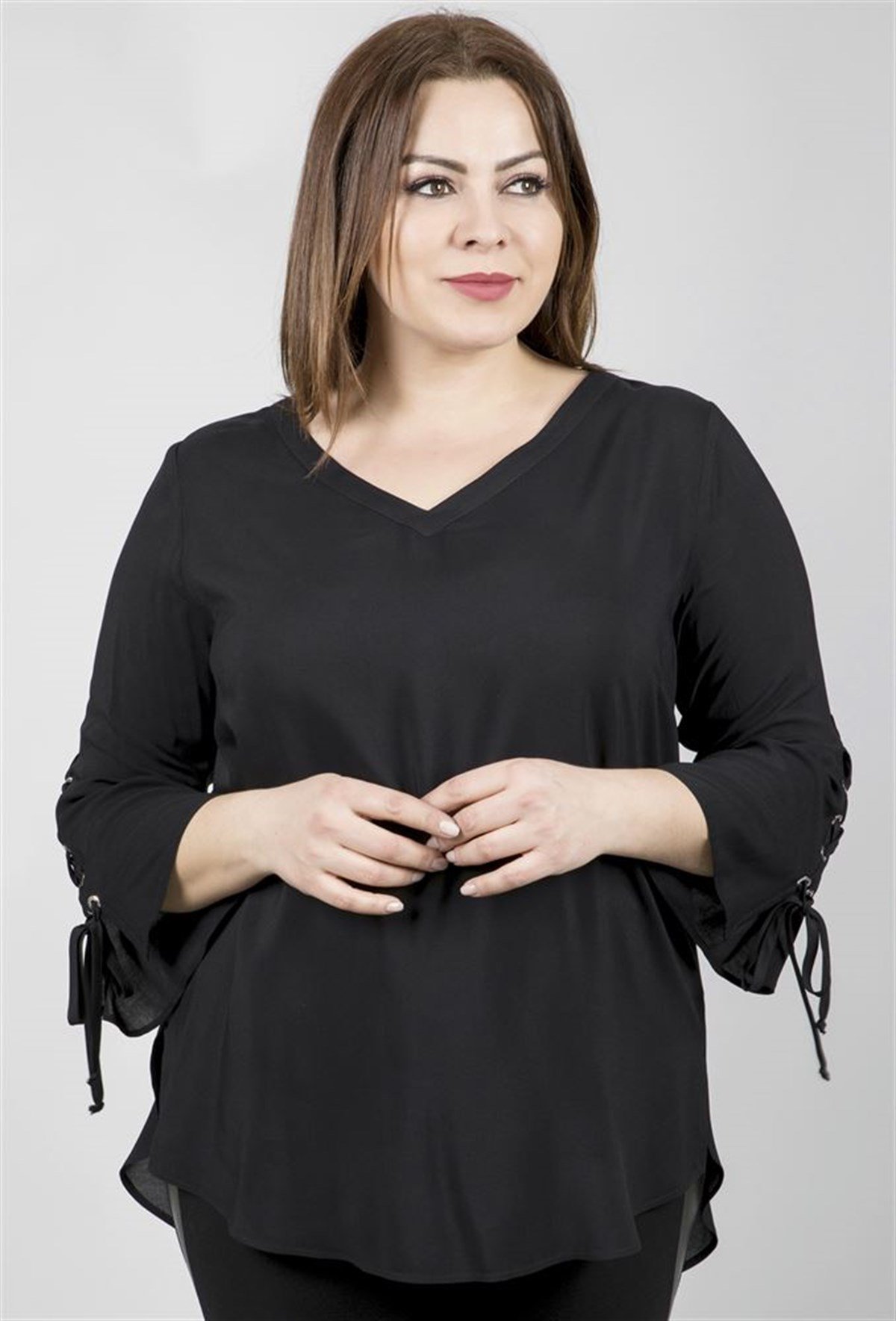 V-Yakalı Kolları Kuşgözlü Detaylı BluzMYLINE23438-m