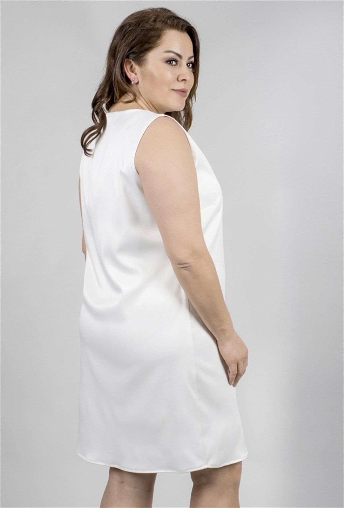 Yakası İnci Broş Kolsuz Saten ElbiseMYLINE23650