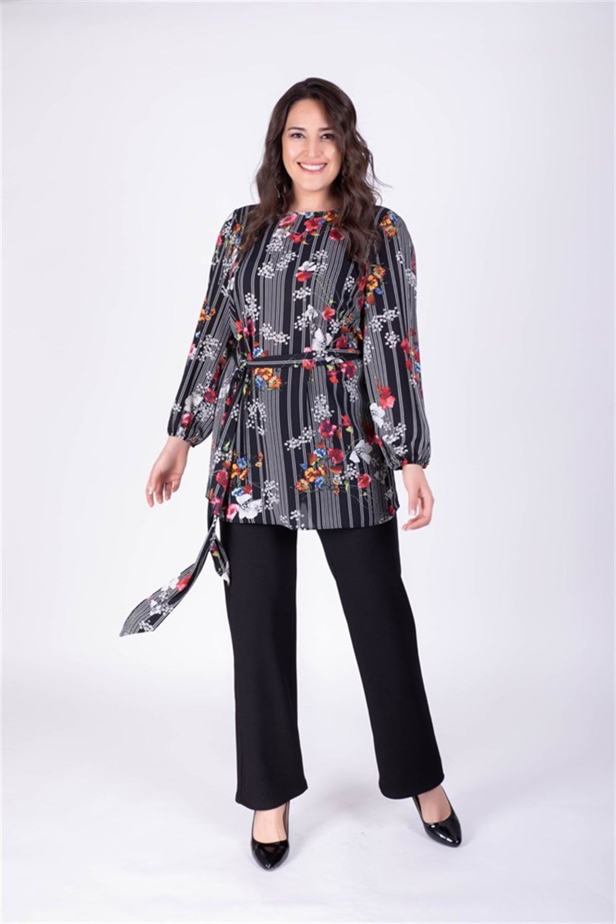 Yuvarlak Yaka Desenli Kemerli BluzMYLINE34252