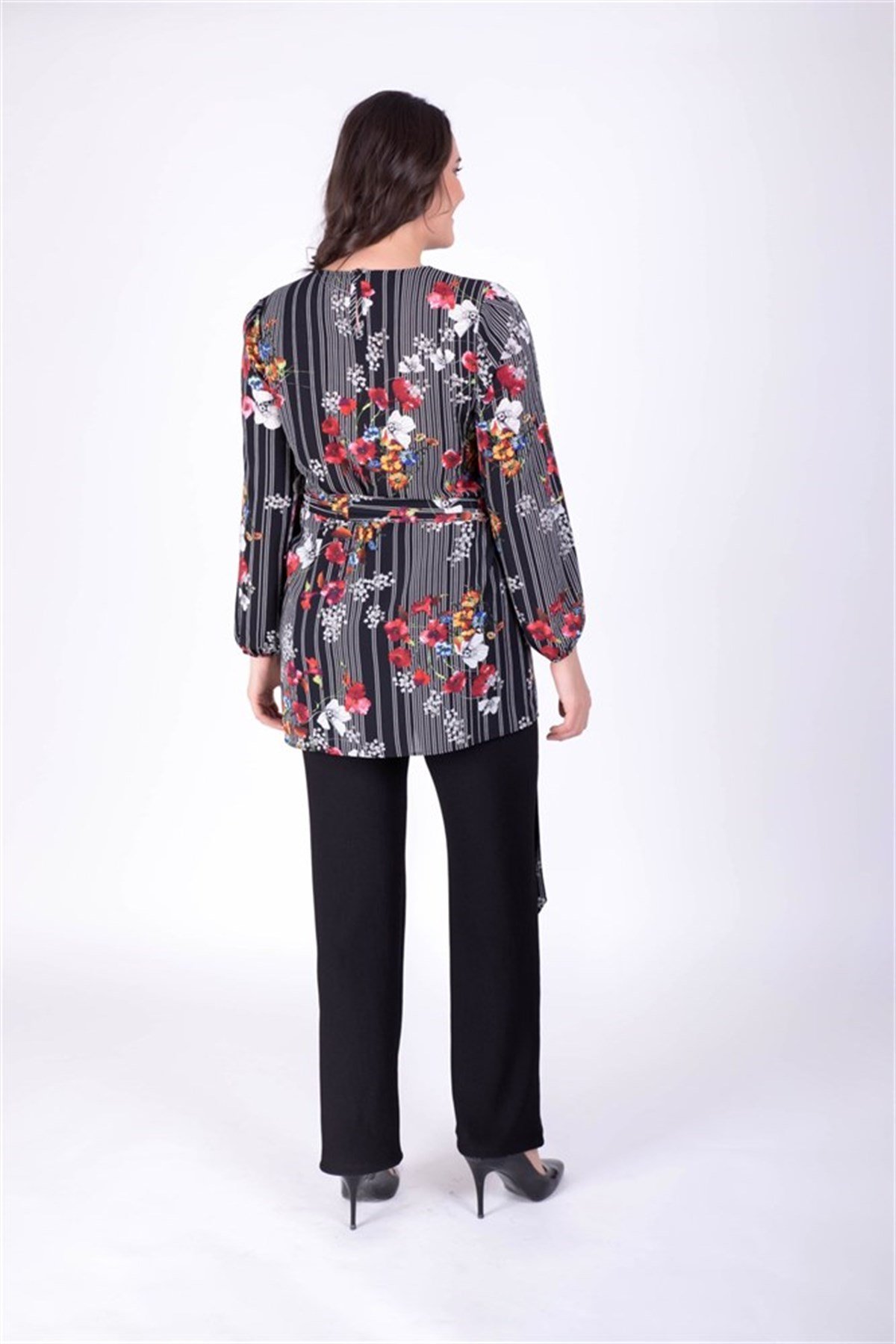 Yuvarlak Yaka Desenli Kemerli BluzMYLINE34252