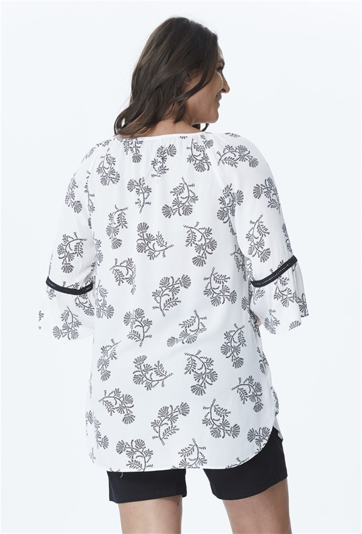 Yuvarlak Yaka Kontrast Aksesuarlı BluzMYLINE23877