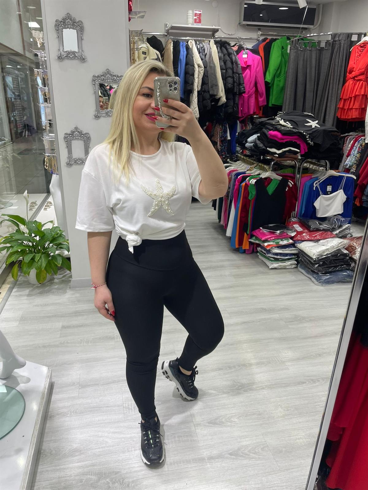 Beyaz Deniz Yıldızlı İncili Tişört · 6