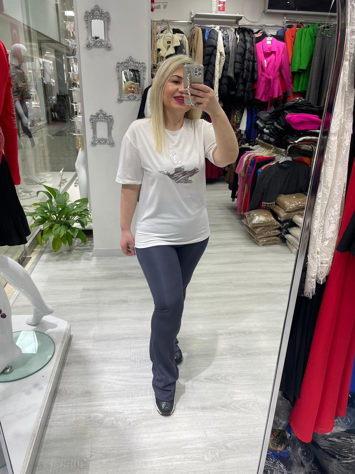 Beyaz Üzeri Gümüş Kuş Desenli Tişört · 2