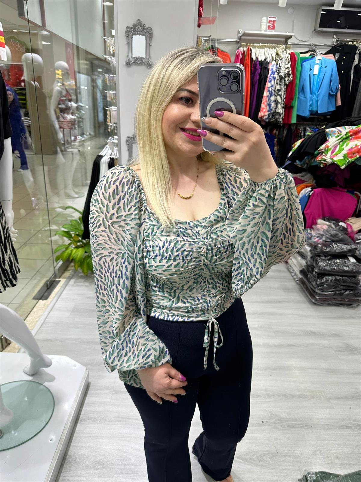 Desenli Büzgülü Ve Bağlama Detaylı Kolları Balon Şifon Bluz · 3