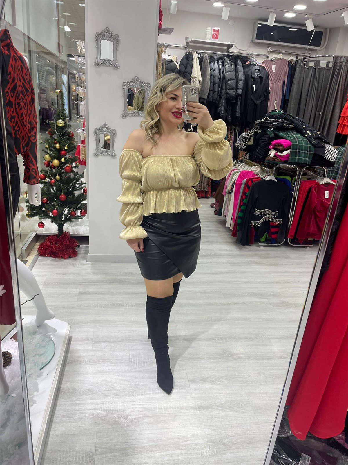 Gold Tasarım Kol Detaylı Crop Bluz · 3