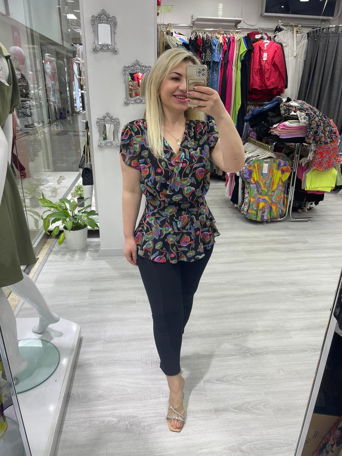 Kadın Lyra Kravuze Balon Kol Lale Desen Siyah Bluz · 5