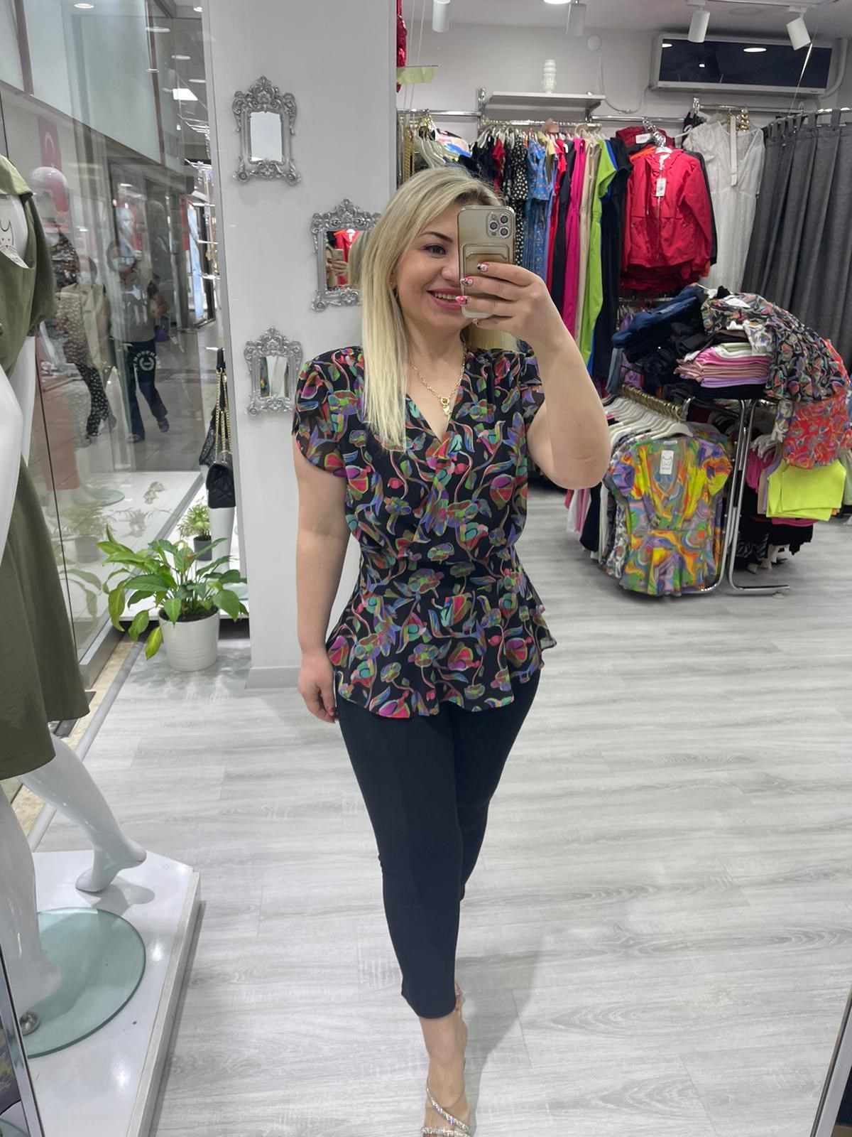 Kadın Lyra Kravuze Balon Kol Lale Desen Siyah Bluz · 3