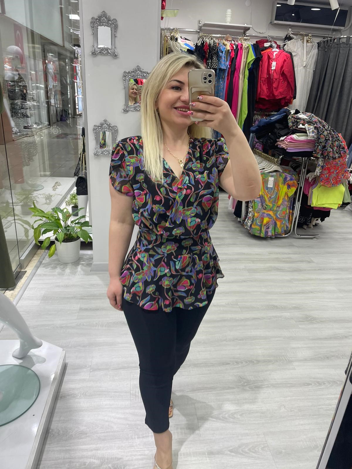 Kadın Lyra Kravuze Balon Kol Lale Desen Siyah Bluz · 4
