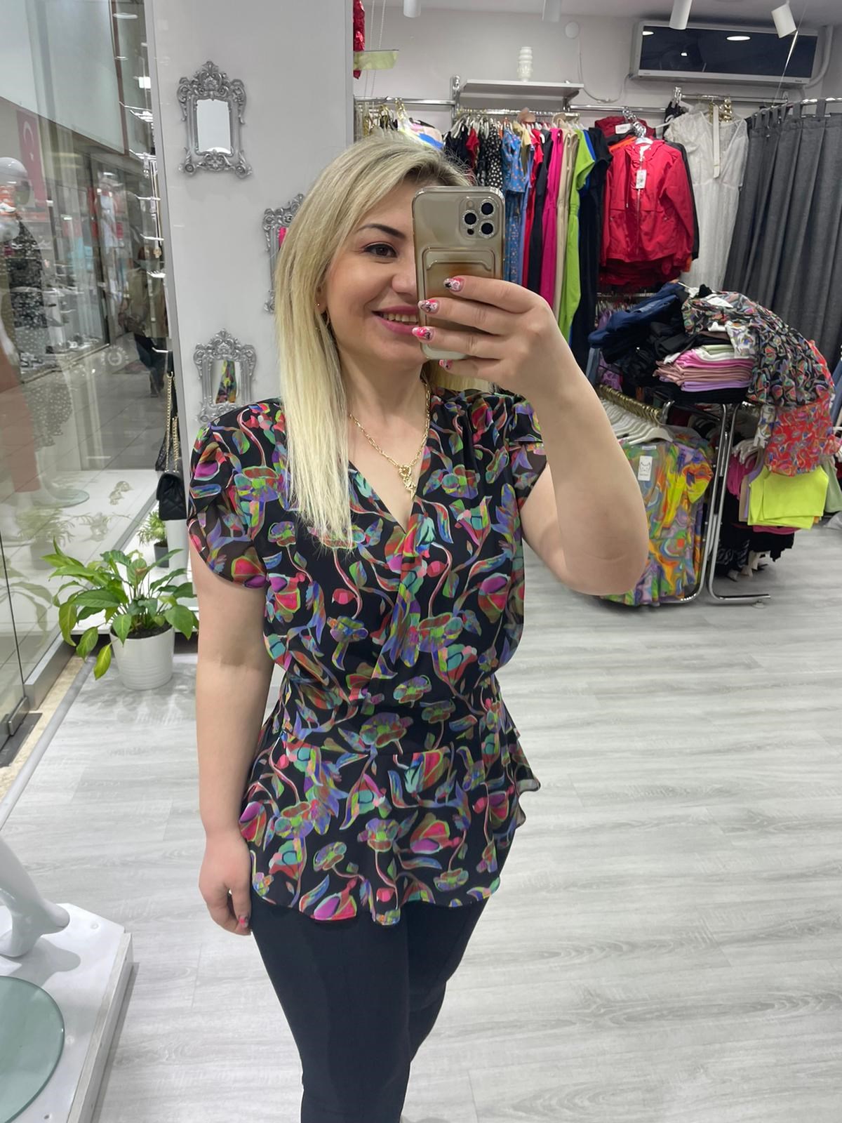 Kadın Lyra Kravuze Balon Kol Lale Desen Siyah Bluz · 2