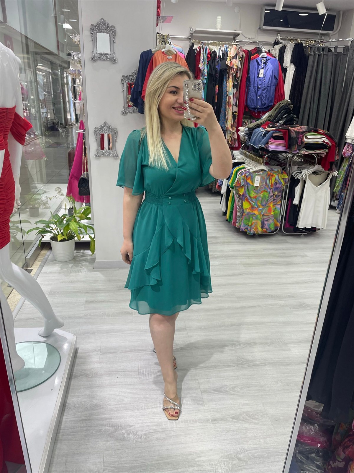 Kadın Meloni Beli Düğme Detaylı Beli Lastikli Yeşil  Şifon Elbise · 3