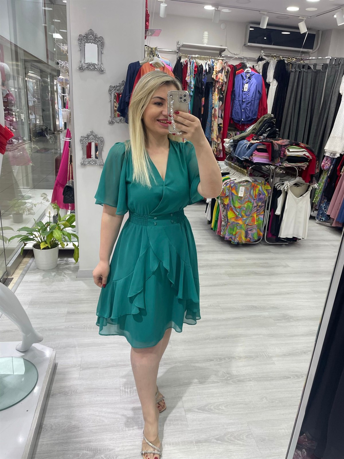 Kadın Meloni Beli Düğme Detaylı Beli Lastikli Yeşil  Şifon Elbise 