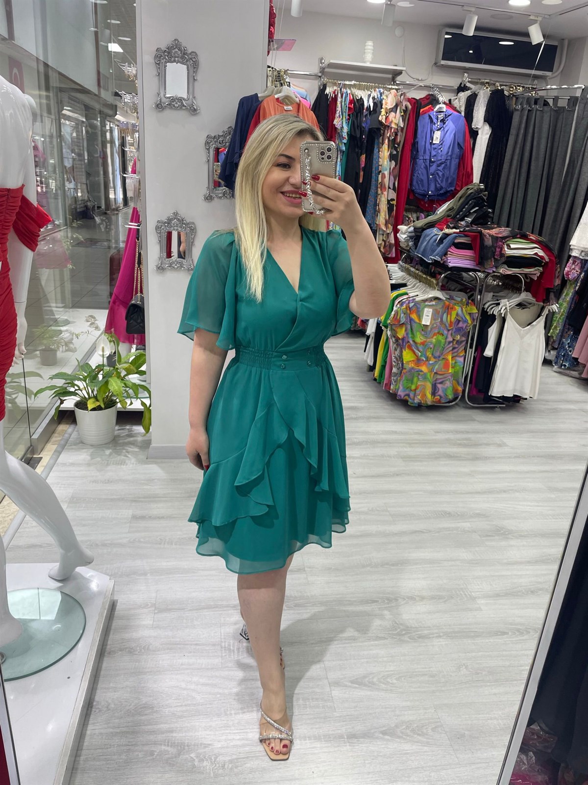 Kadın Meloni Beli Düğme Detaylı Beli Lastikli Yeşil  Şifon Elbise · 4