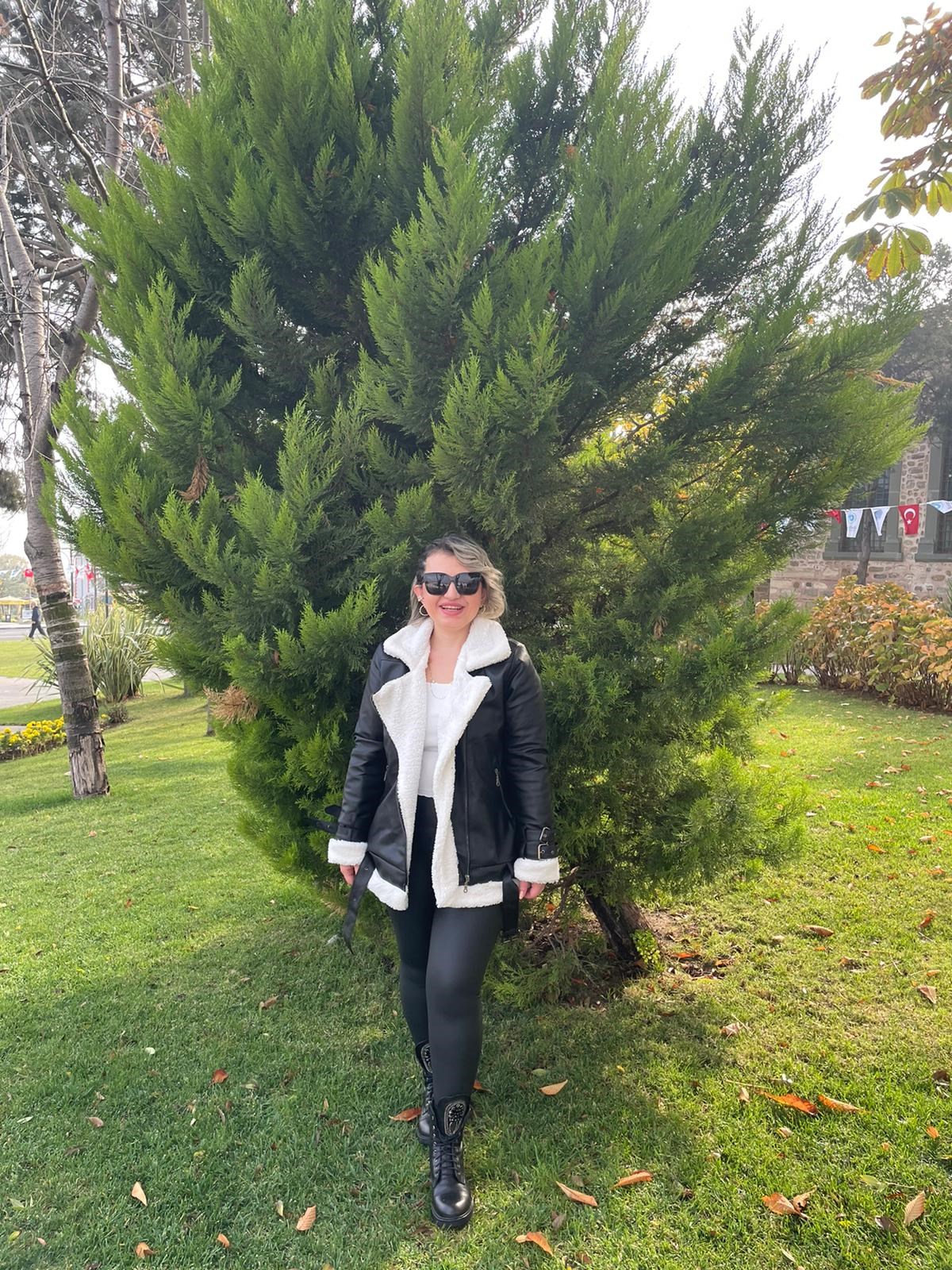 Kadın Tasarım Siyah Deri Beyaz Kürk Detaylı Mont · 5