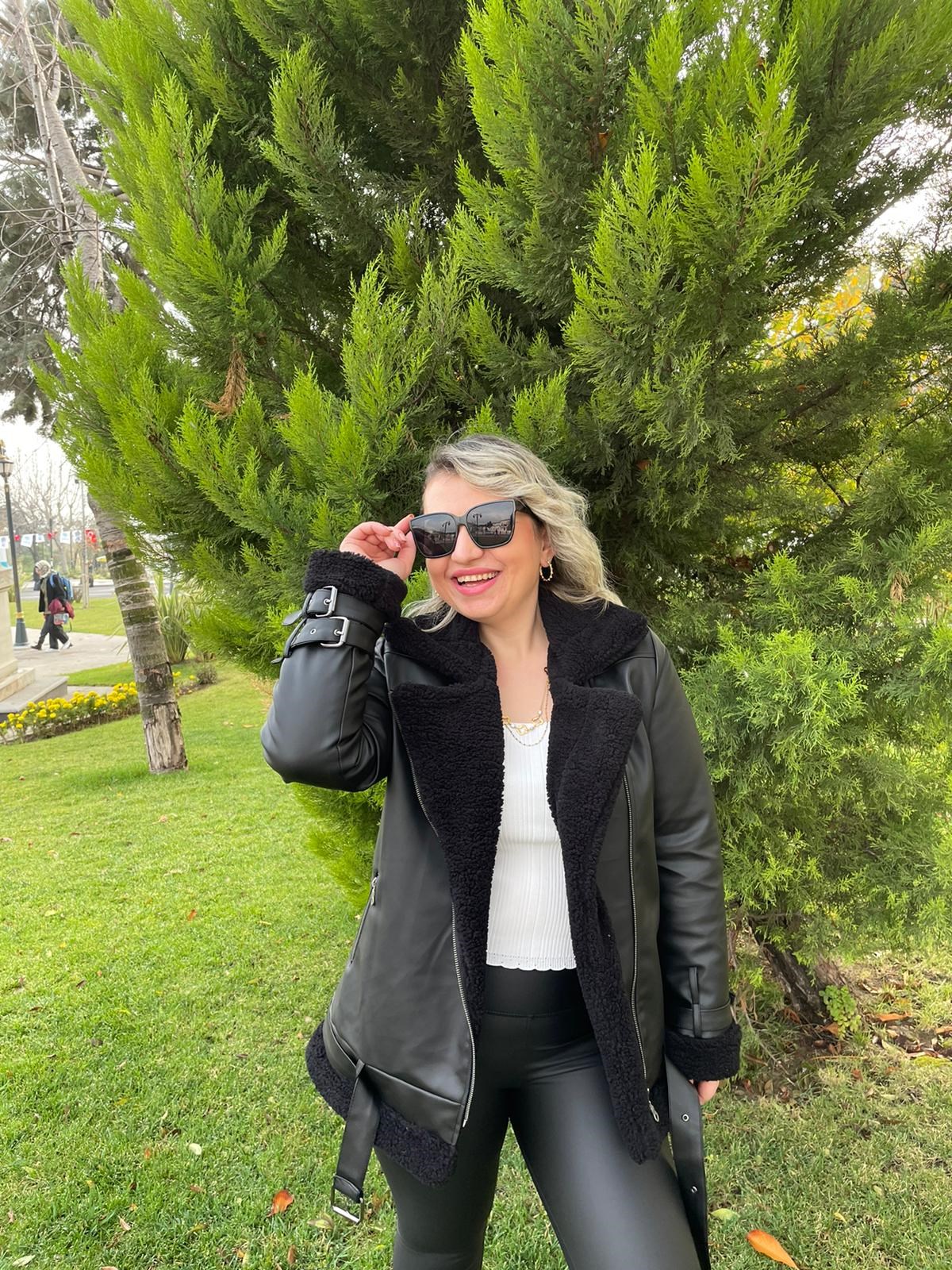 Kadın Tasarım Siyah Deri Siyah  Kürk Detaylı Mont · 4