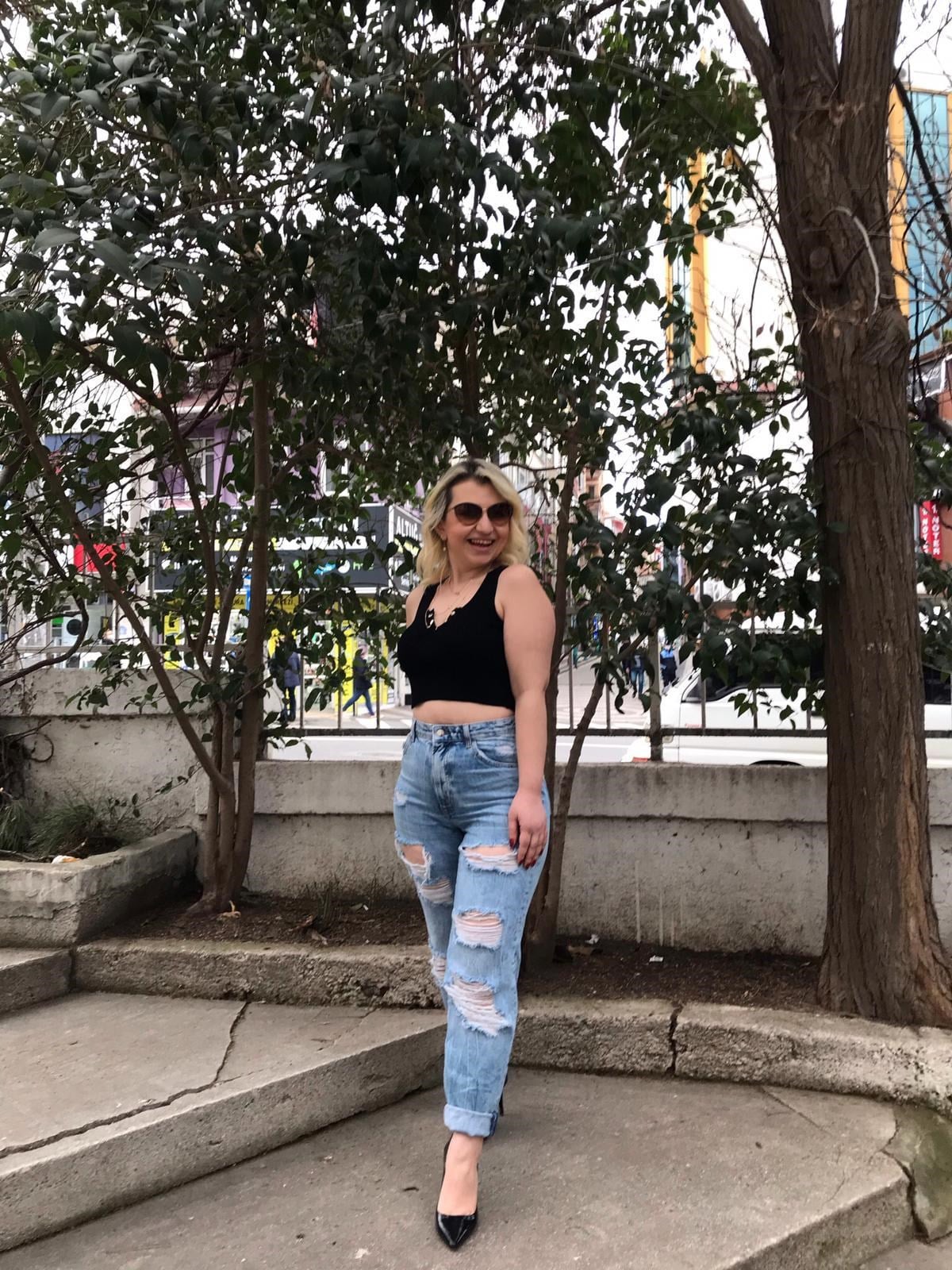 Kadın Yırtık Detaylı  Mavi Mom Jeans 
