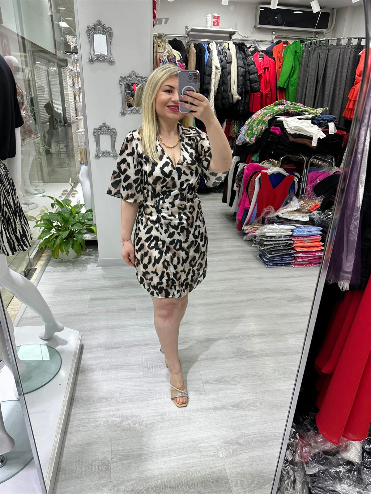 Leopar Desenli Kısa Kollu Saten Elbise · 3