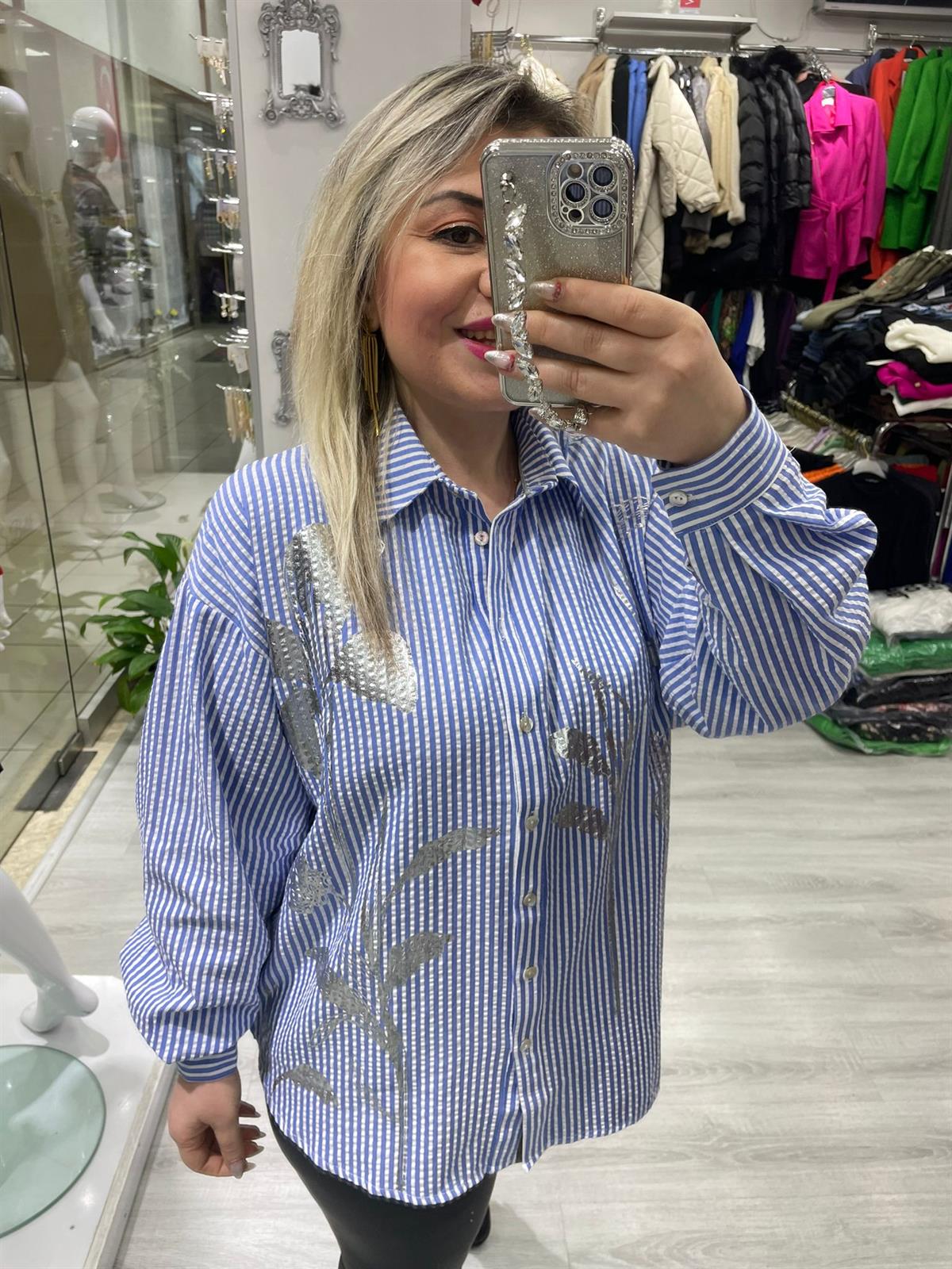 Mavi Beyaz Çizgili Gümüş Desen Detaylı Tasarım Gömlek · 3