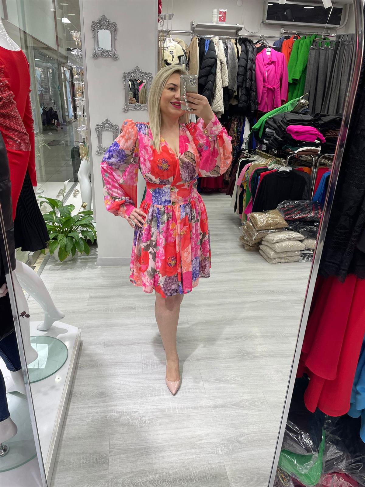 Pembe Çiçek Desenli Bornoz Model Gold Düğmeli Şifon Elbise · 2
