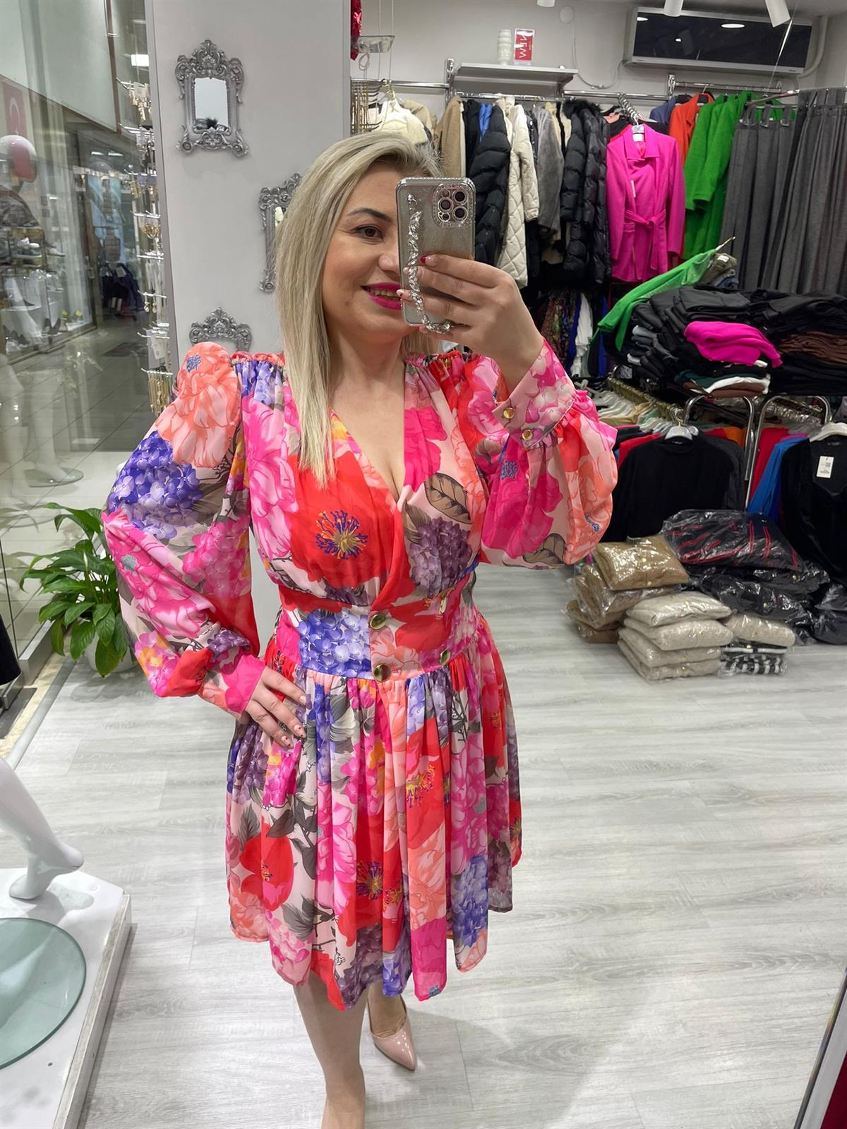 Pembe Çiçek Desenli Bornoz Model Gold Düğmeli Şifon Elbise · 4