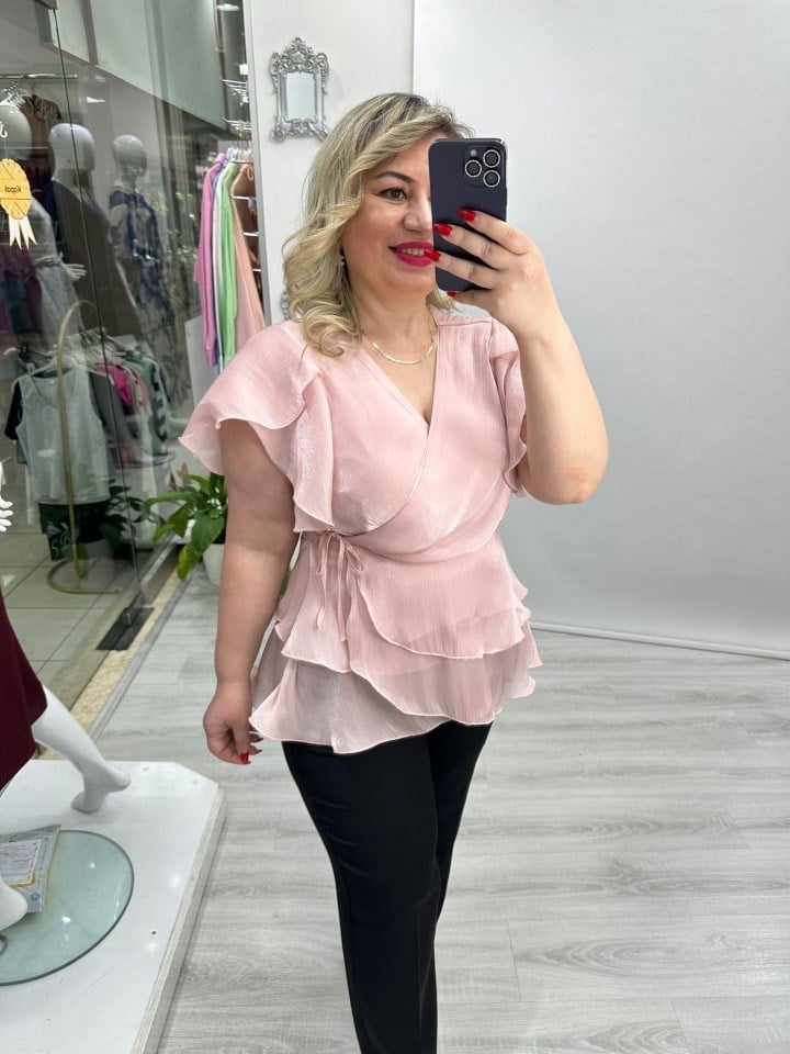 Pudra Pembe Organze Şifon Kruvaze Yaka Kısa Kol Ve Etek Volanlı Bağlamalı Bluz stp 26y1478