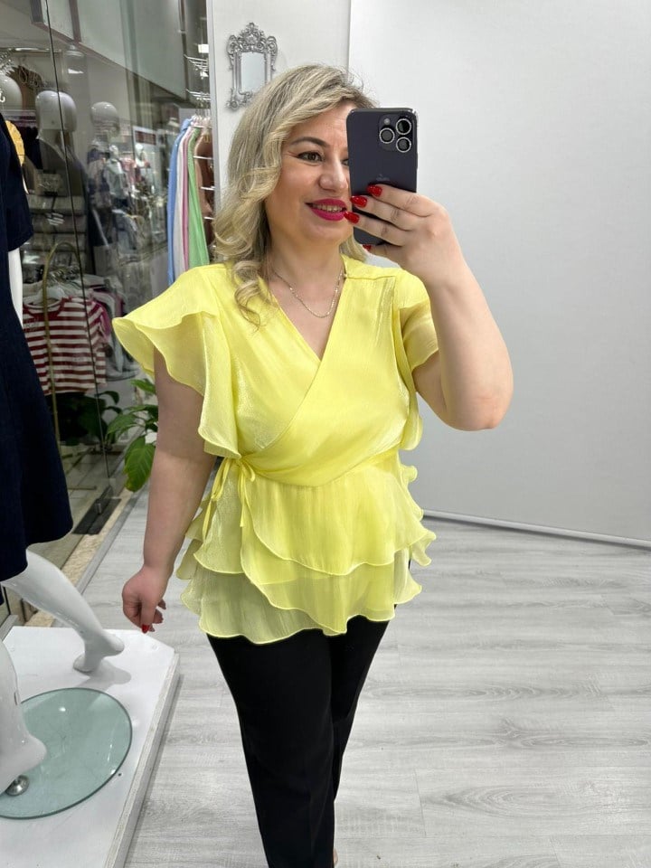 Sarı Organze Şifon Kruvaze Yaka Kısa Kol Ve Etek Volanlı Bağlamalı Bluz stp 26y1478
