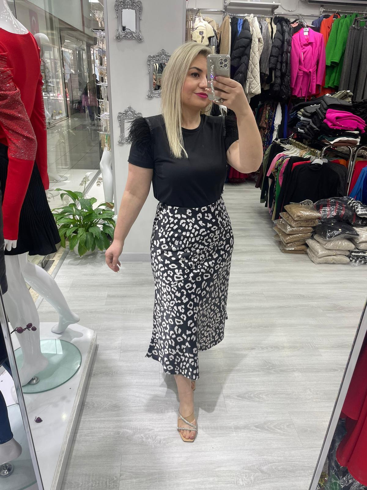 Siyah Beyaz Leopar Desenli Saten Etek · 2