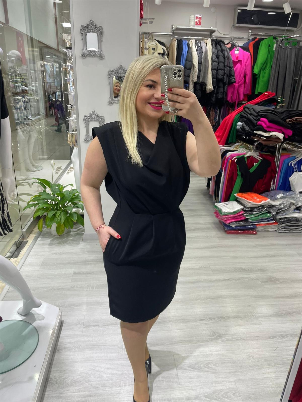 Siyah Degaje Yaka Kol Vatkalı Krep Elbise 
