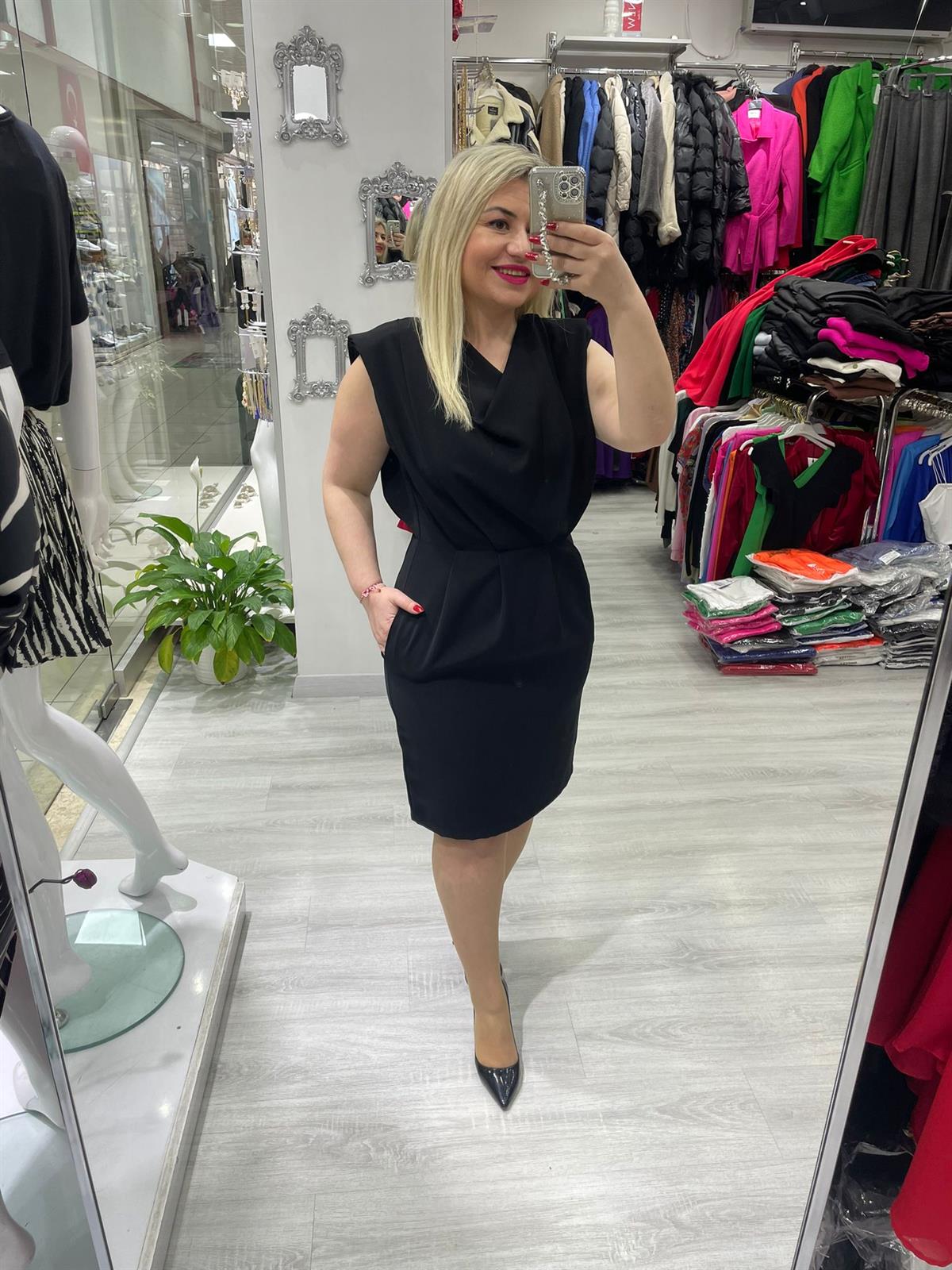 Siyah Degaje Yaka Kol Vatkalı Krep Elbise · 2