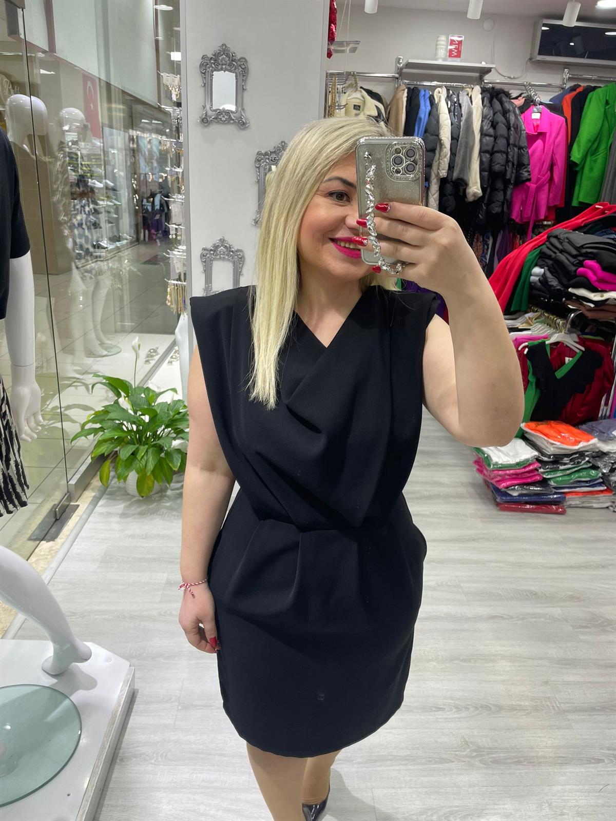 Siyah Degaje Yaka Kol Vatkalı Krep Elbise · 4