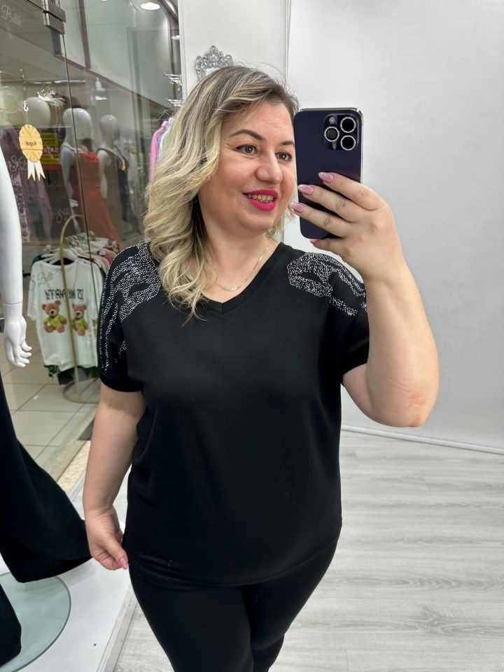 Siyah Düşük Omuz Taşlı Tişört dv