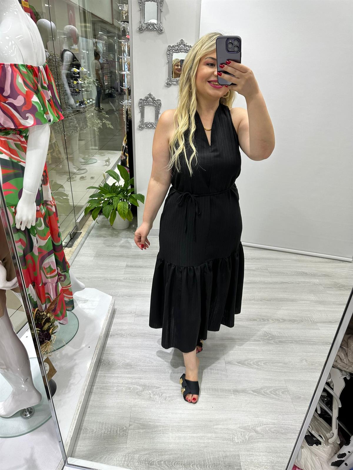 Siyah Halter Yaka Büzgülü Detaylı Beli Bağlamalı Elbise · 6