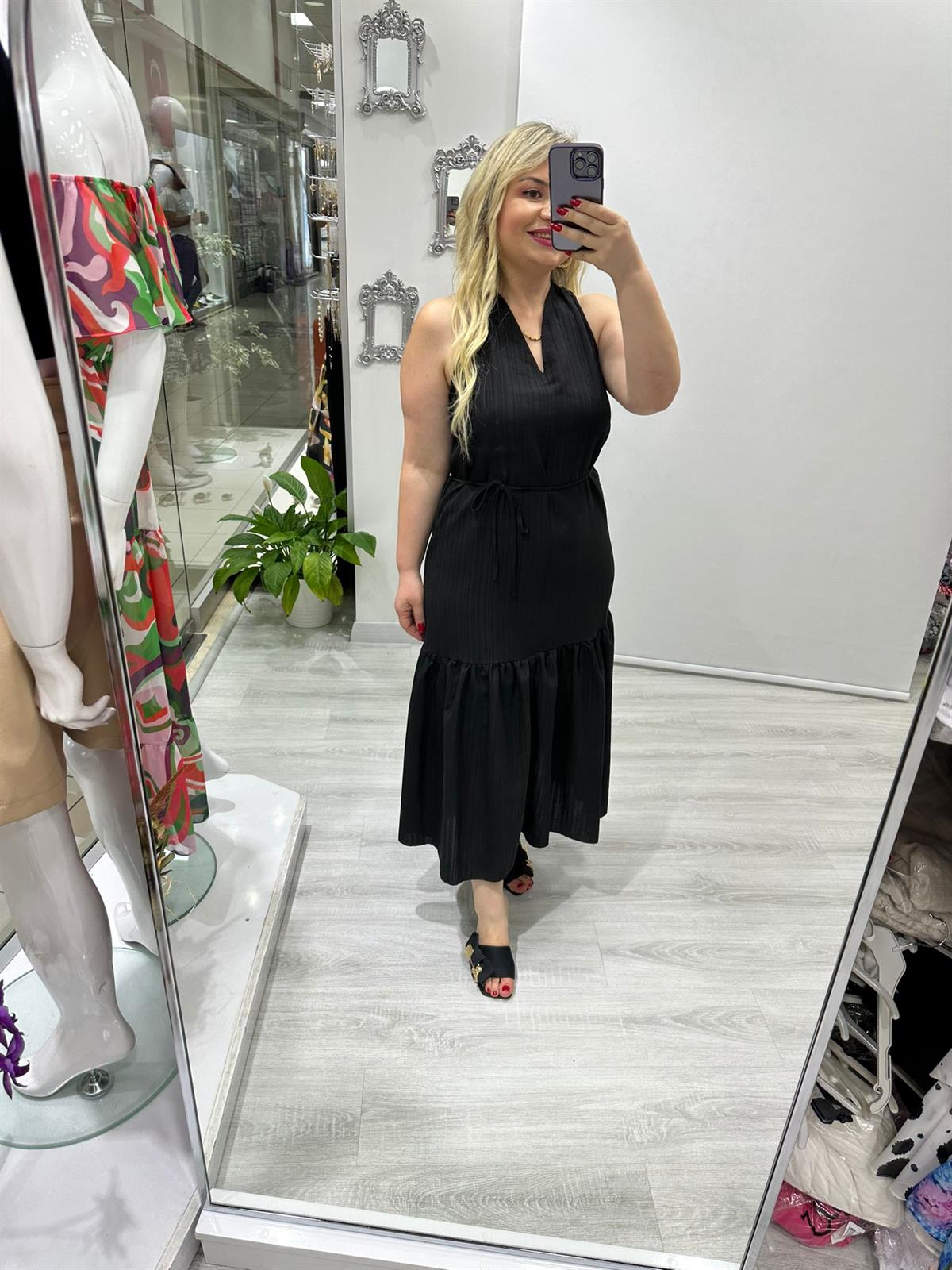 Siyah Halter Yaka Büzgülü Detaylı Beli Bağlamalı Elbise · 5