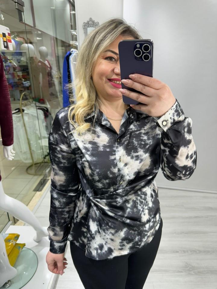 Siyah Krem Desenli Yan Drape Detaylı Saten Bluz Gömlek stp 25y1280