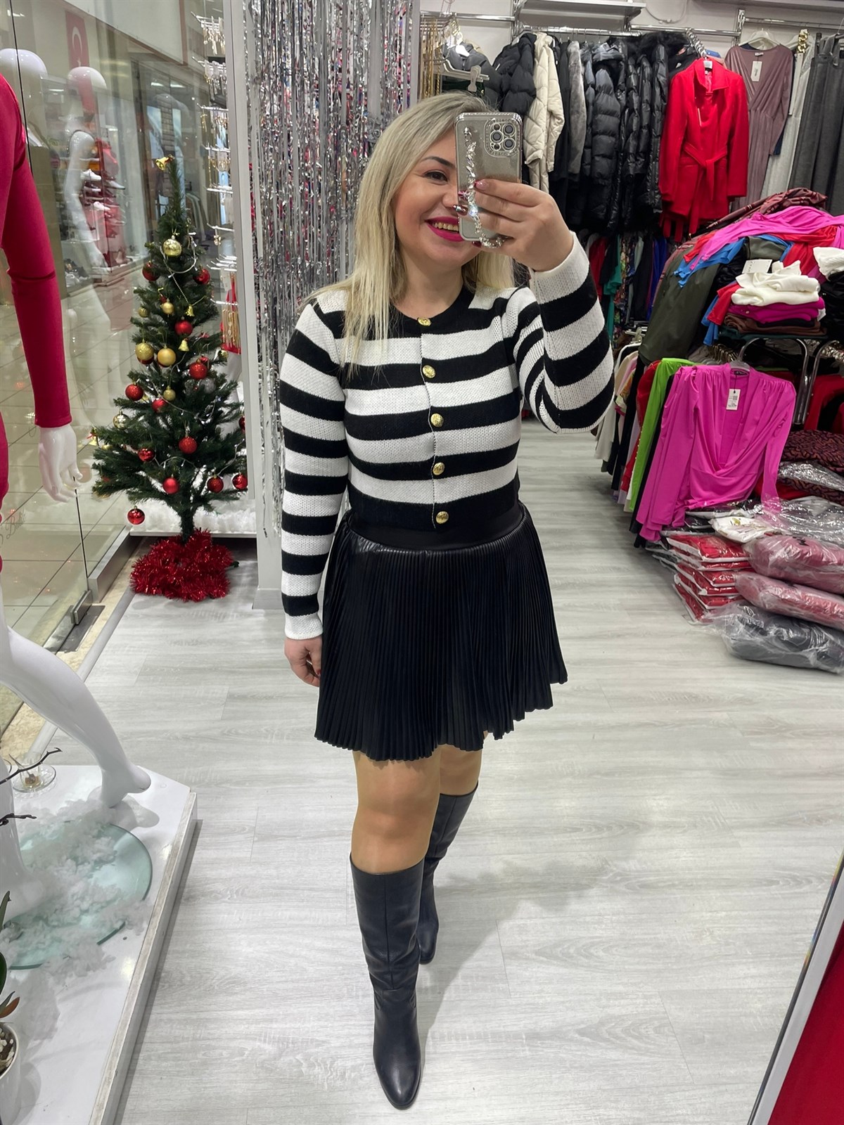 Siyah Piliseli Deri Şortlu Etek 
