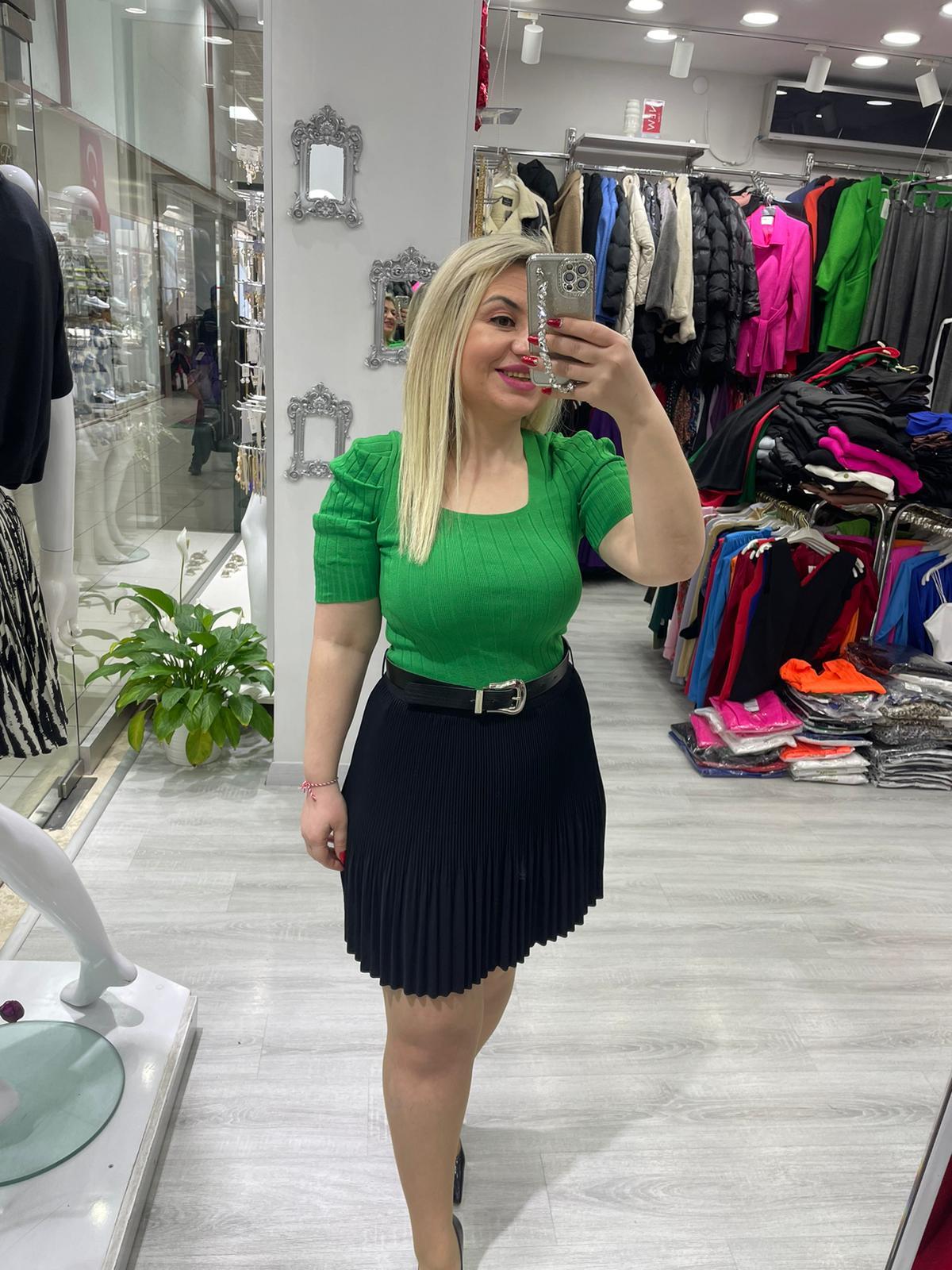 Siyah Piliseli Kemerli Kısa Kumaş Etek · 5