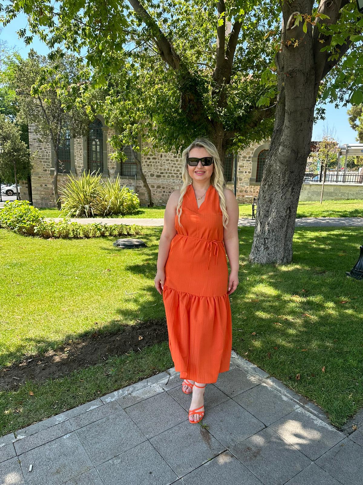 Turuncu Halter Yaka Büzgülü Detaylı Beli Bağlamalı Elbise · 6