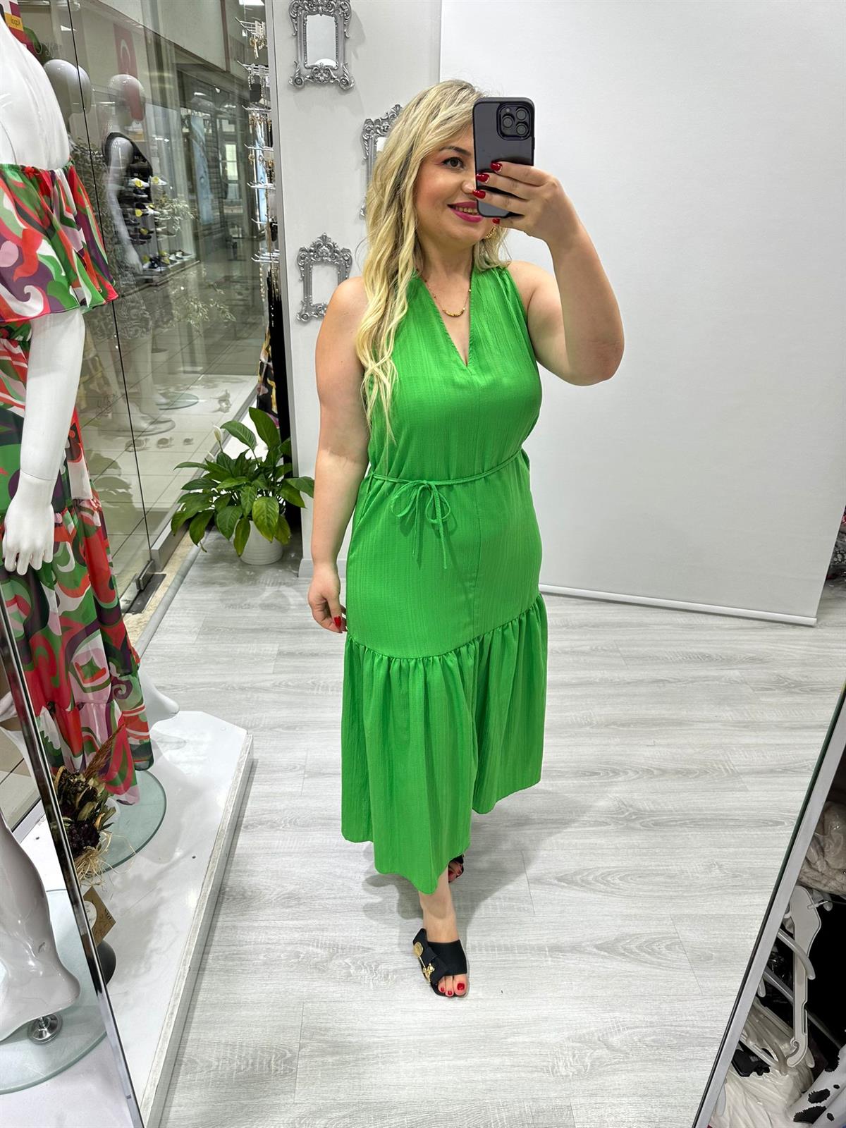 Yeşil Halter Yaka Büzgülü Detaylı Beli Bağlamalı Elbise · 2