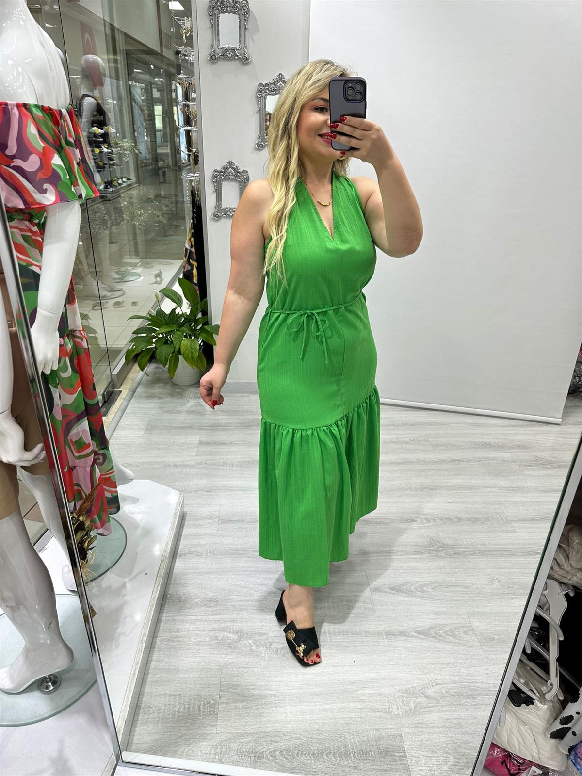 Yeşil Halter Yaka Büzgülü Detaylı Beli Bağlamalı Elbise · 4