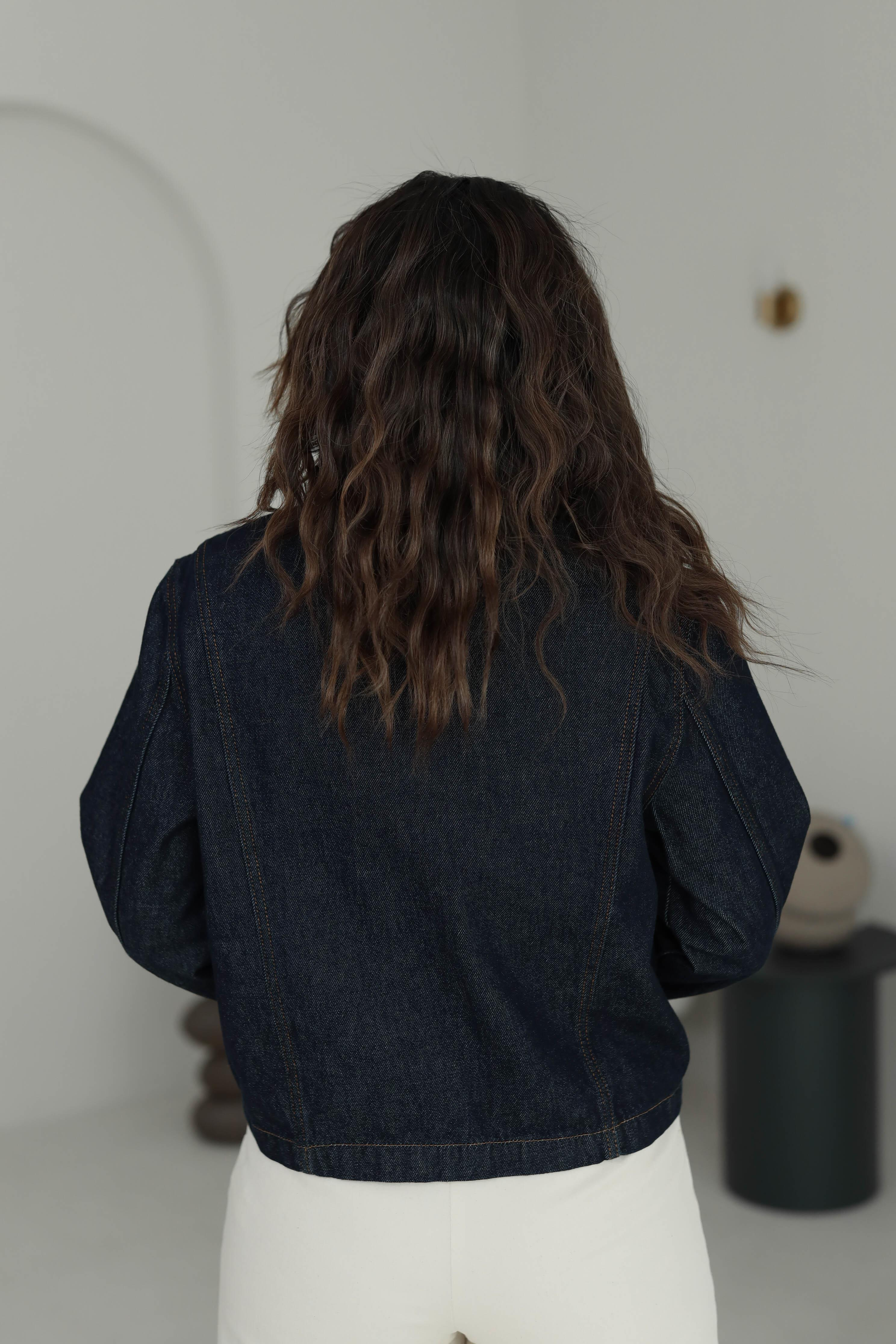 I}