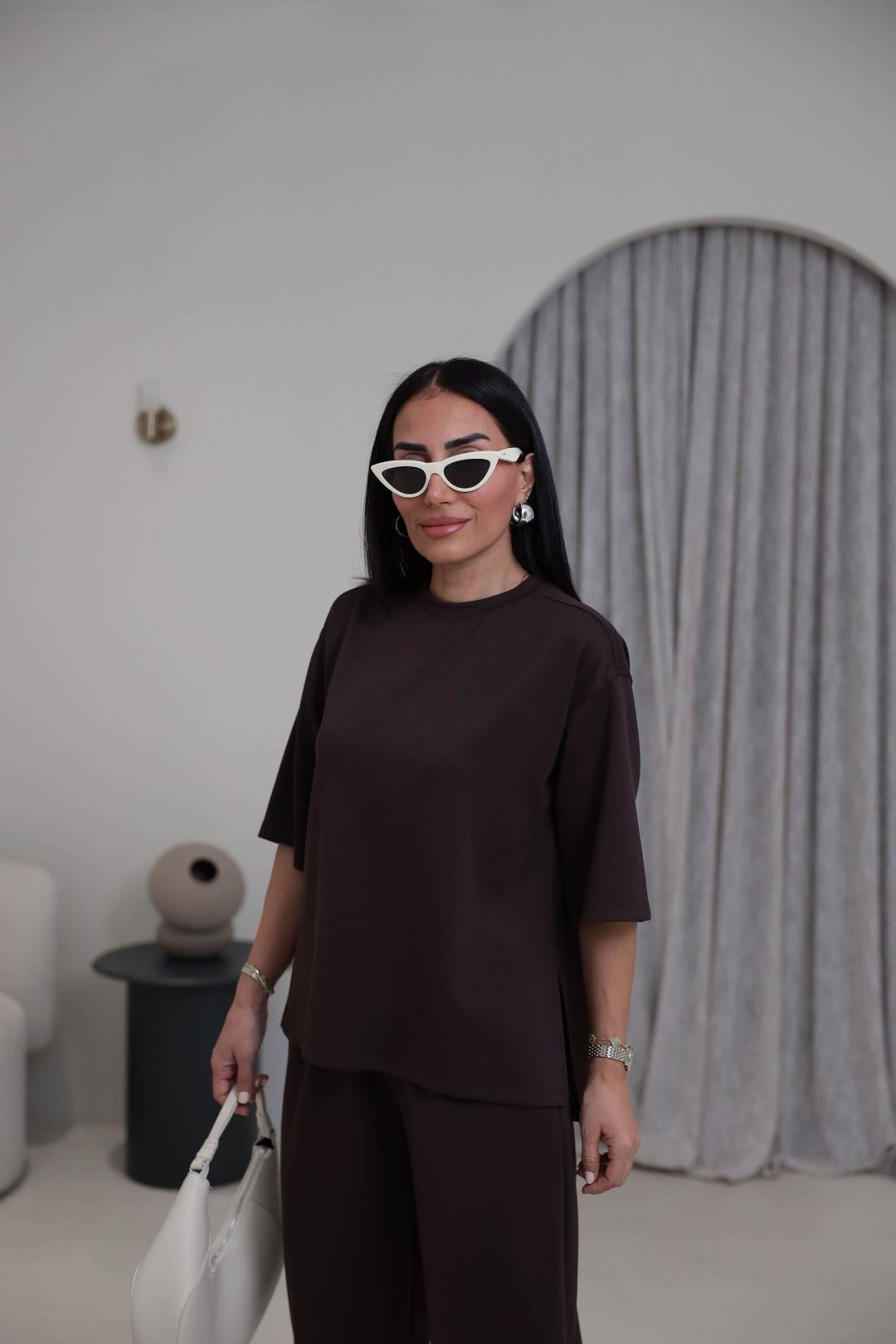 I}