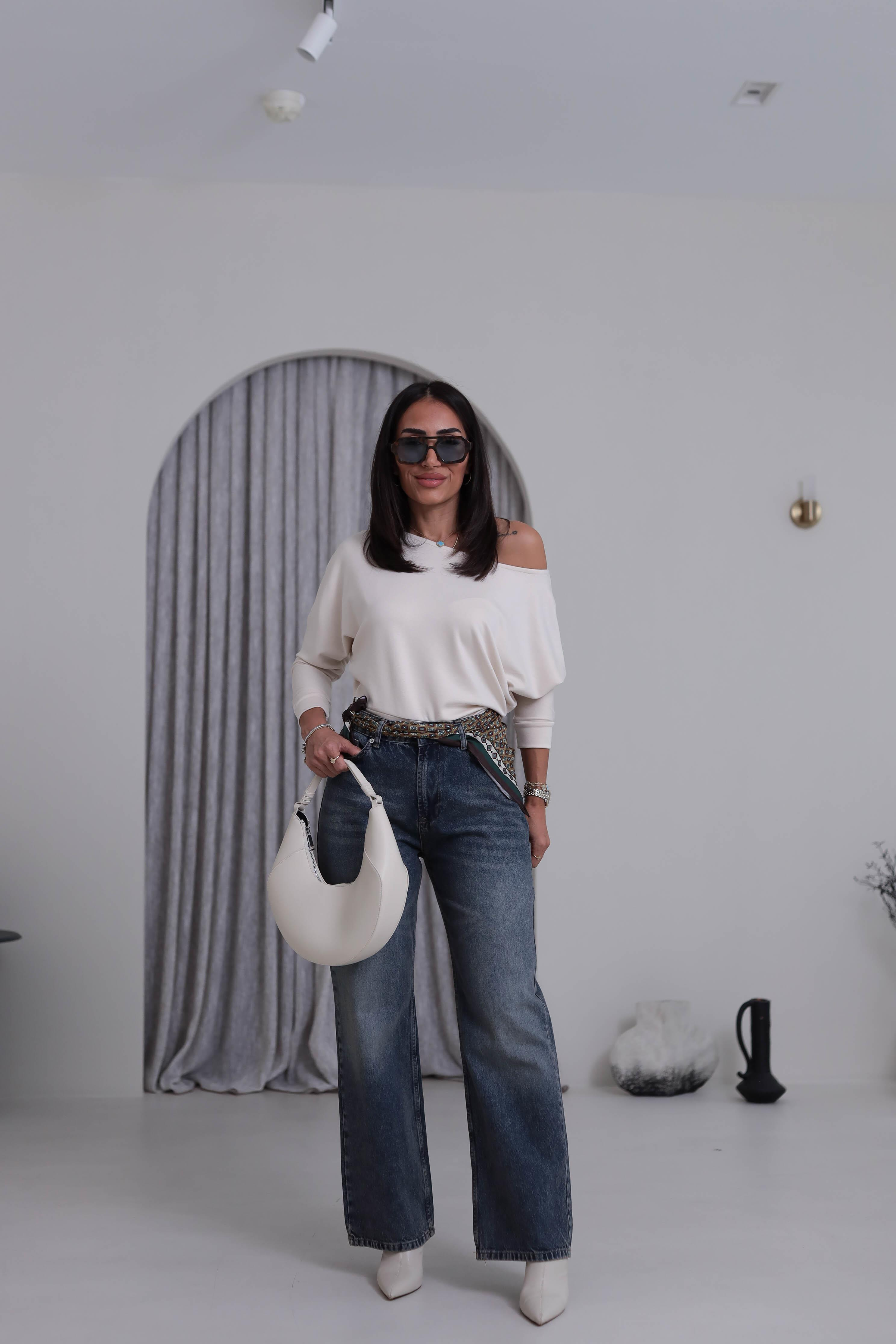 I}