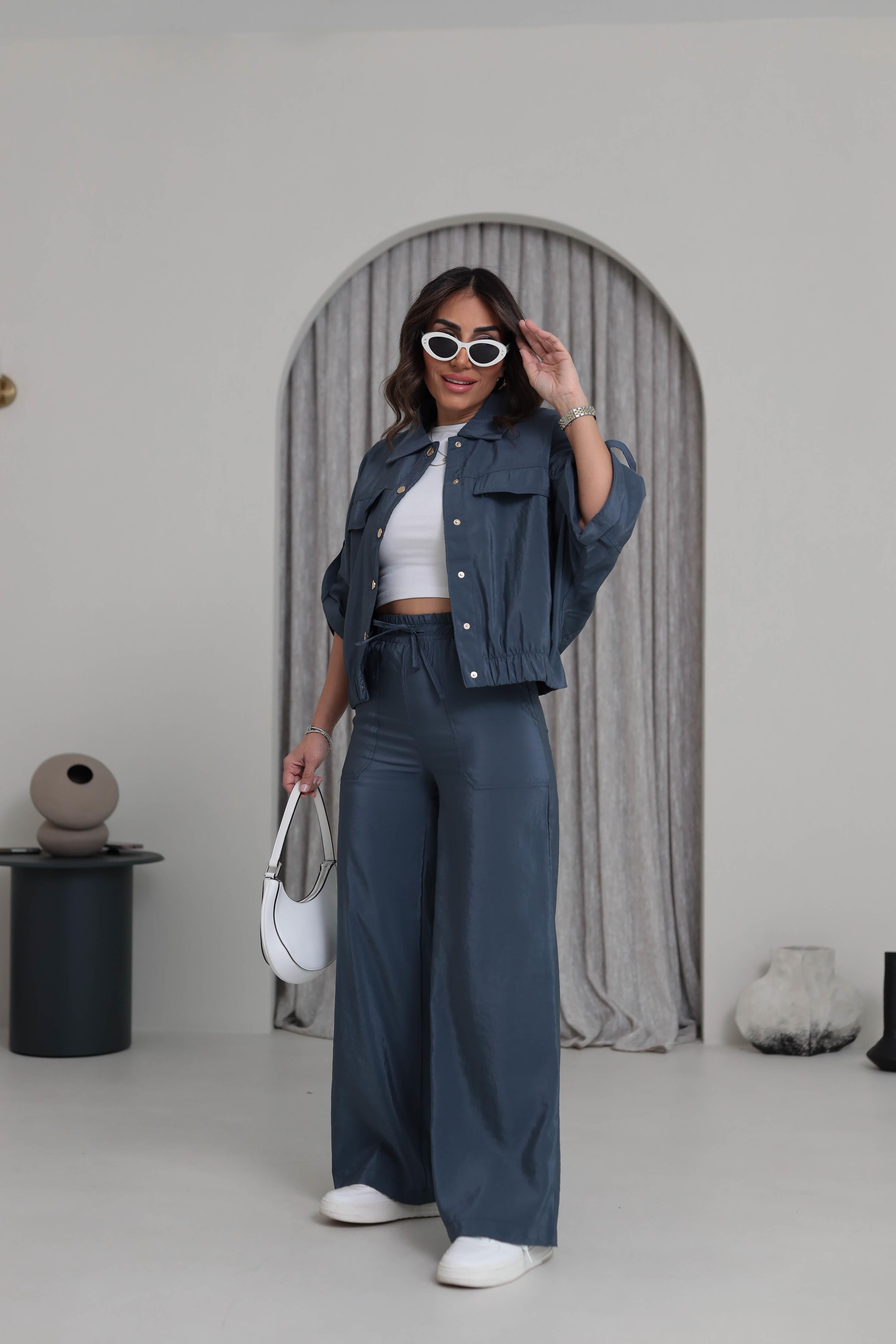 I}