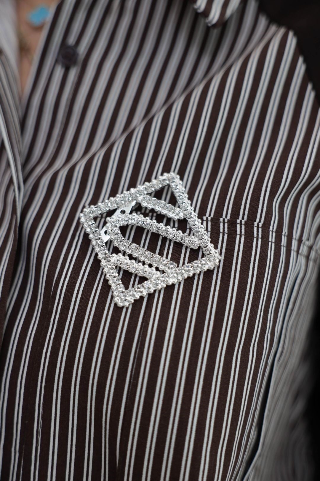 I}