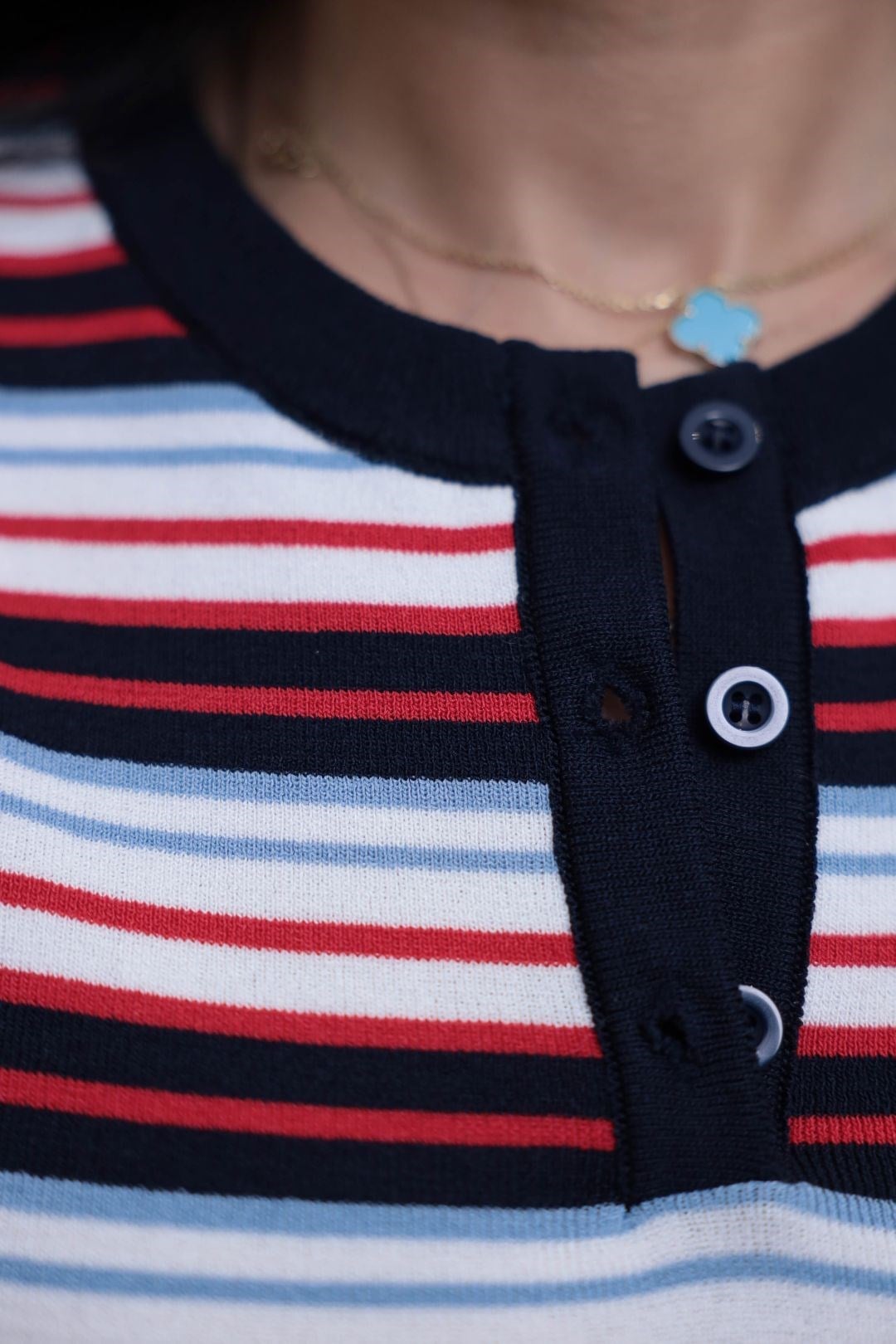 I}