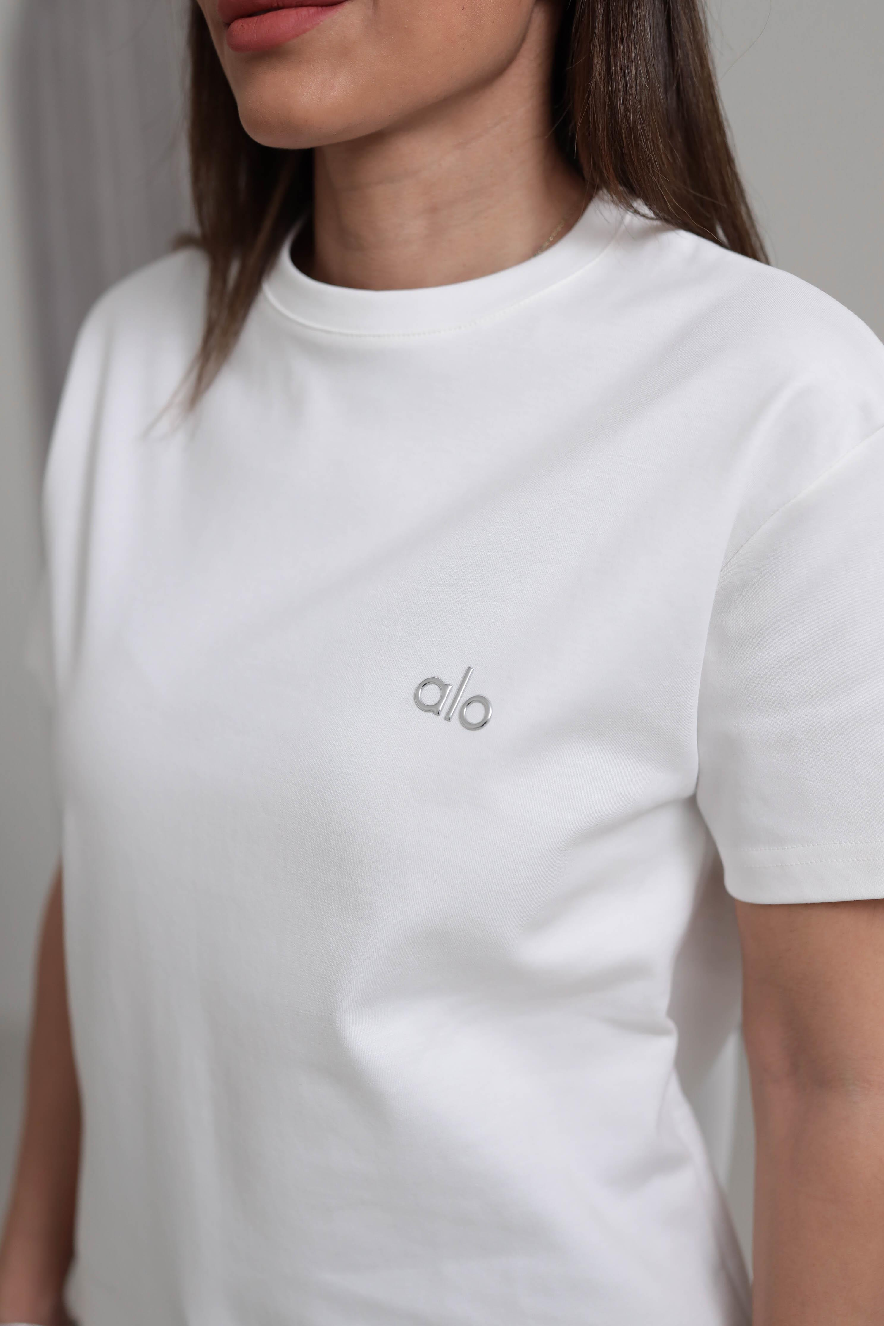 I}
