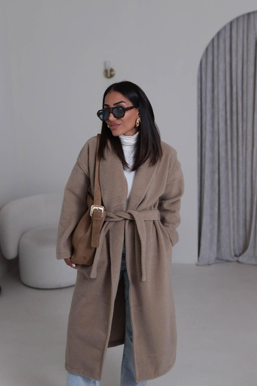 I}