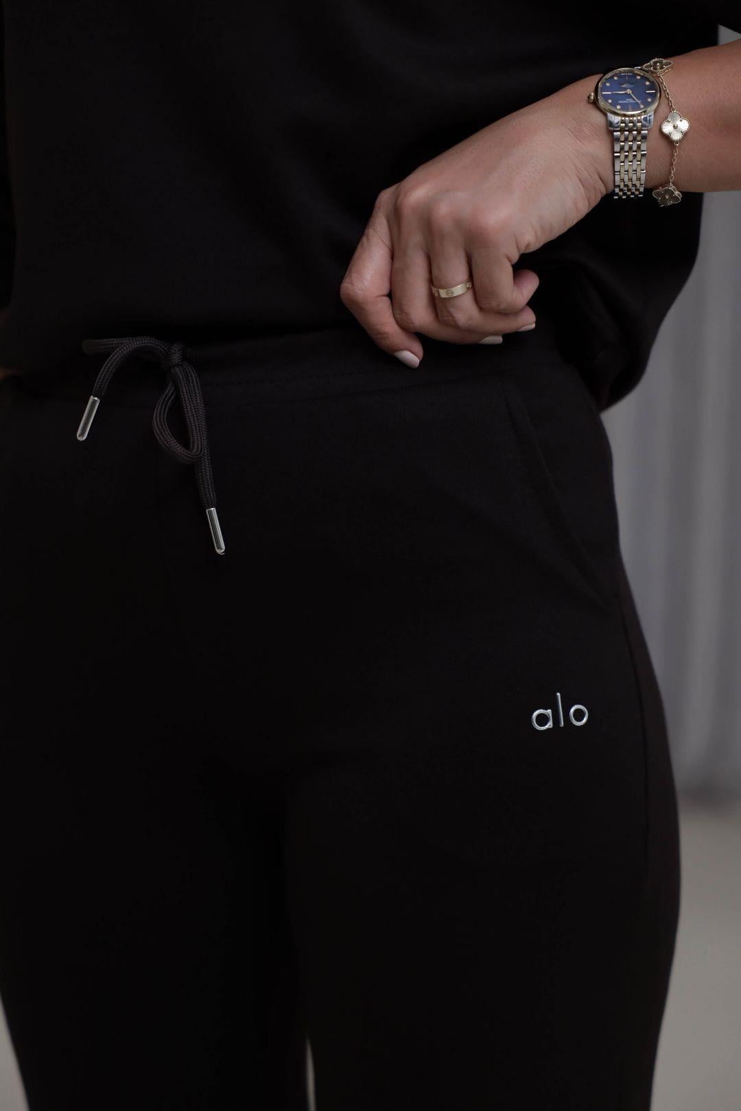 I}