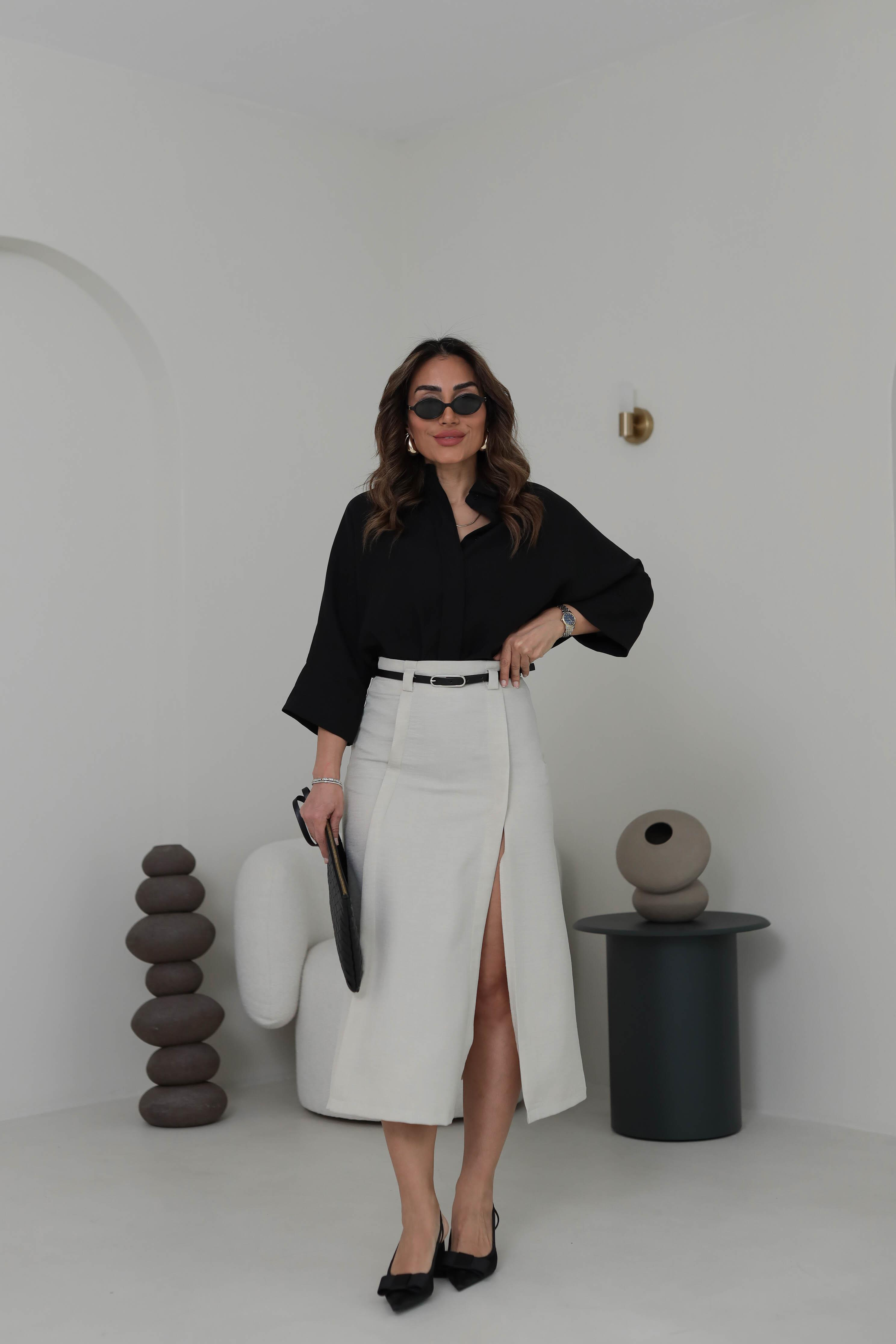 I}