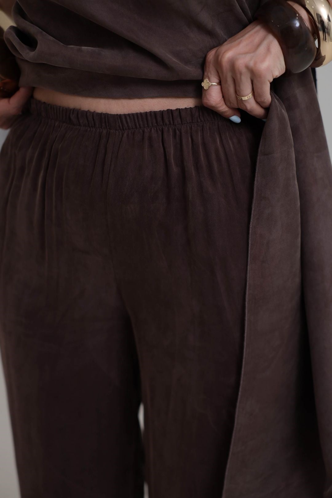 I}